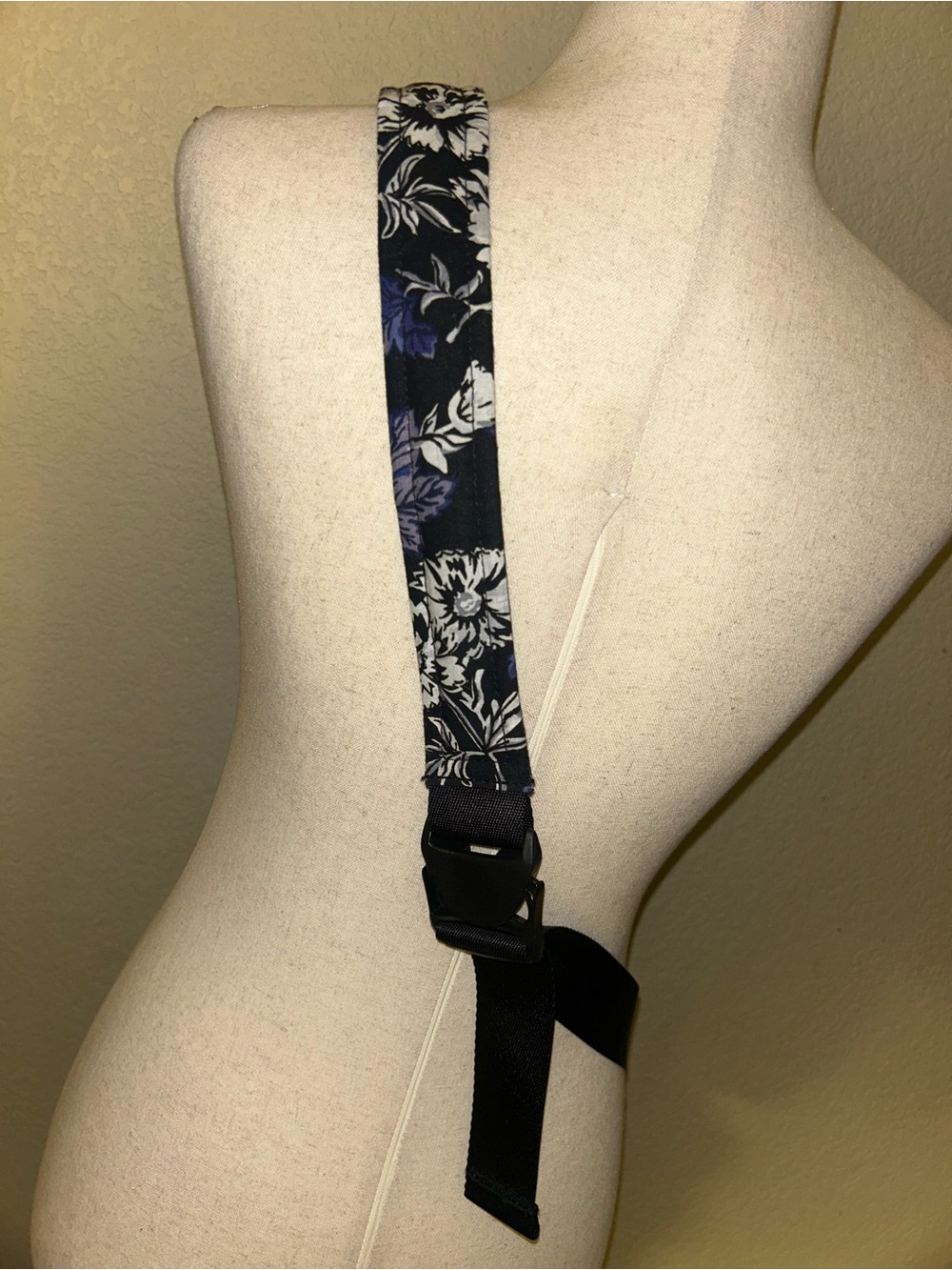 Vera Bradley Floral Crossbody Sling Bag Backpack - Picture 7 of 7